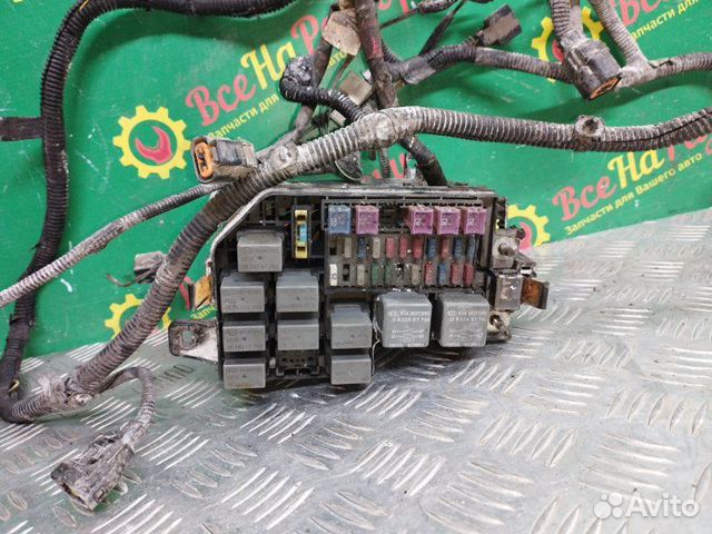 Блок предохранителей под капот Kia Rio седан