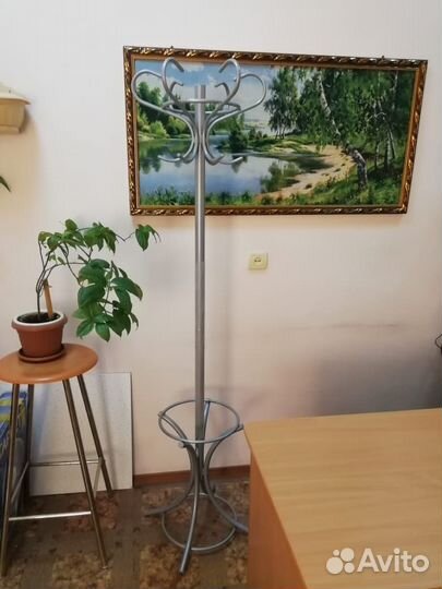 Вешалка для одежды напольная