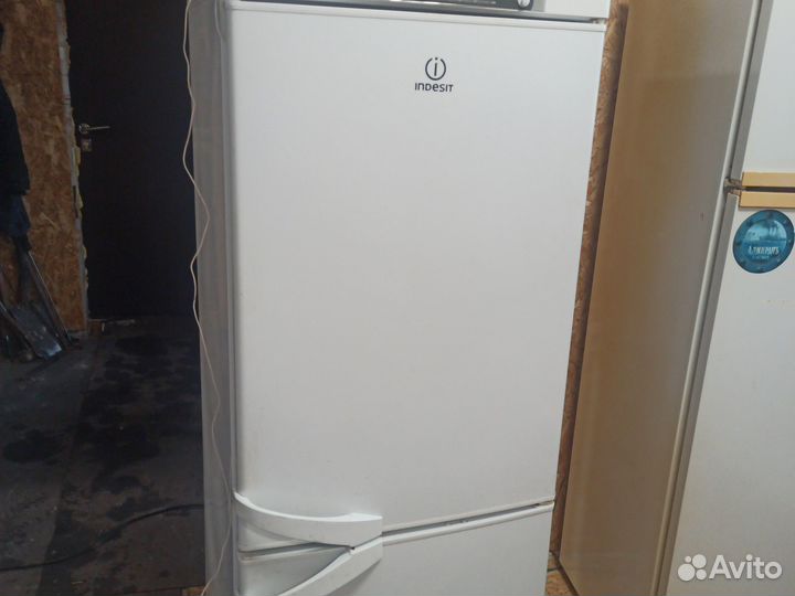 Холодильник indesit