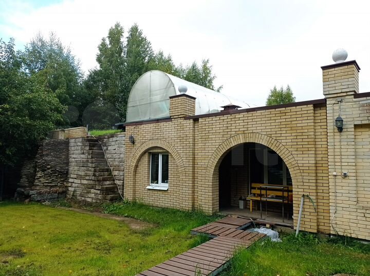 Коттедж 369 м² на участке 18,5 сот.