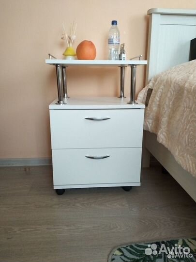 Туалетный столик.консул. тумба подвесное