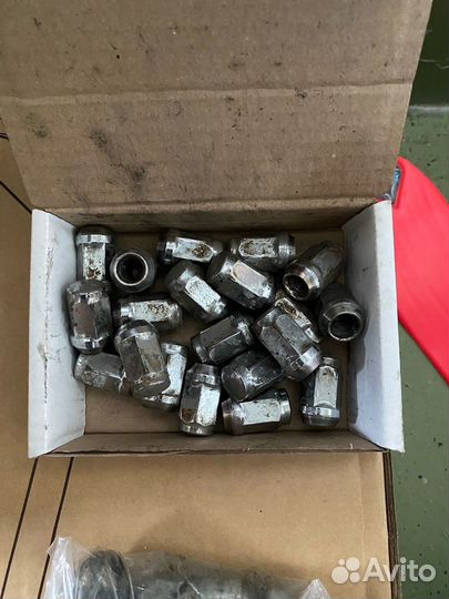 Болты, гайки, секретки на литые диски Nissan