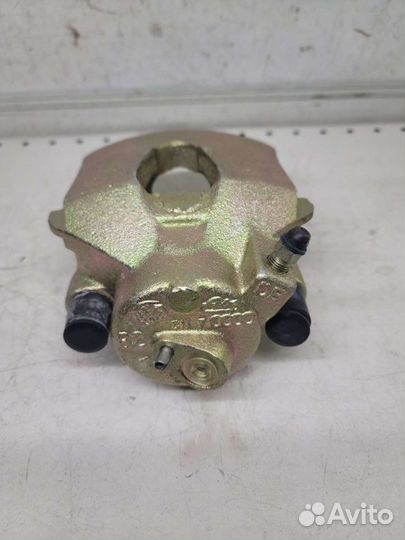 Суппорт передний правый VW Golf4