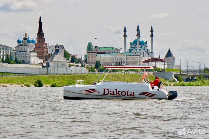 Моторная яхта с капитаном в прокат