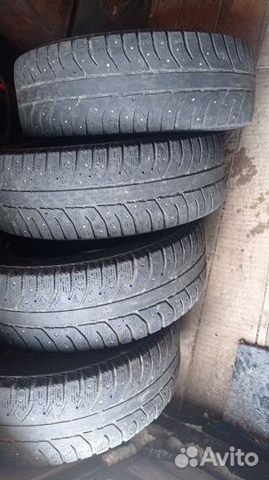 Bridgestone Ice Cruiser 7000 215/65 R16 20B