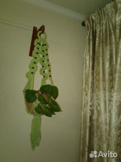 Кашпо подвесное для цветов в технике макраме