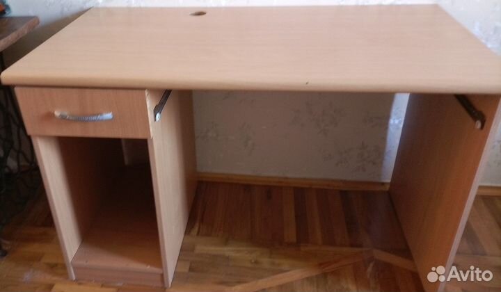 Стол компьютерный