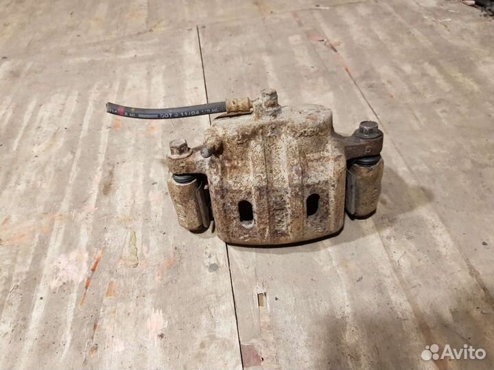 Суппорт передний Mitsubishi Outlander 1