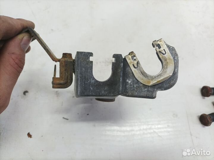 Кронштейн троса МКПП Hyundai Solaris 1