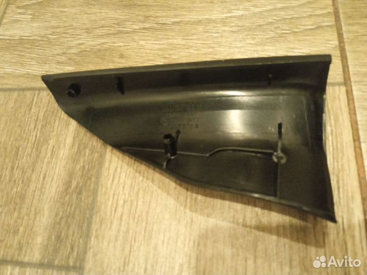 Накладка внутреняя угловая задней двери Audi 200C3