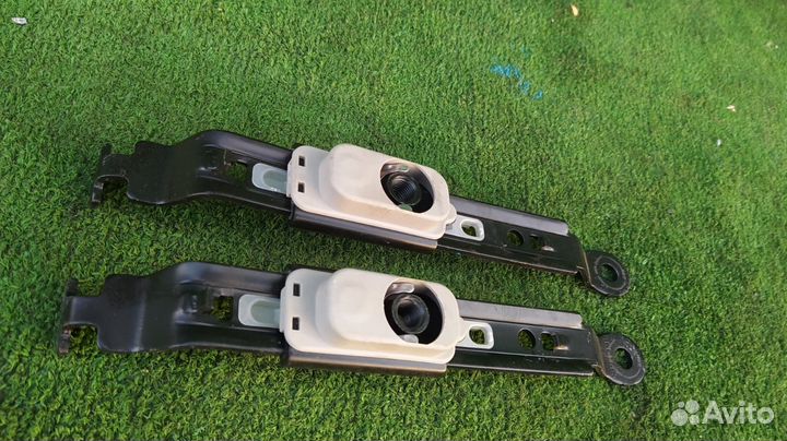 Регулятор ремней безопасности пара Toyota Wish