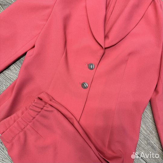 Брючный костюм женский 46-48