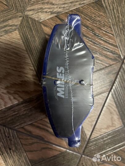 Передние тормозные колодки Miles Pro E500042