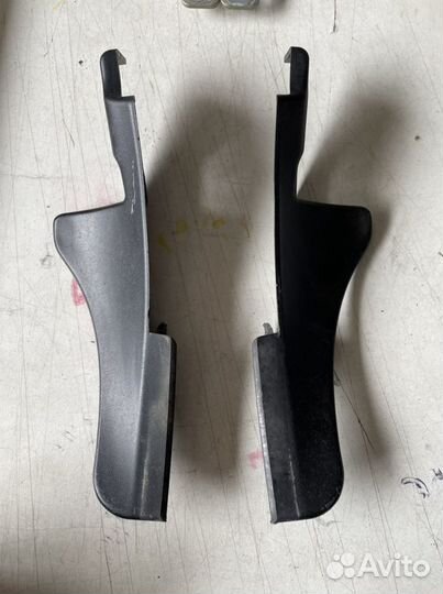 Крышка петли капота правая/левая Renault Duster