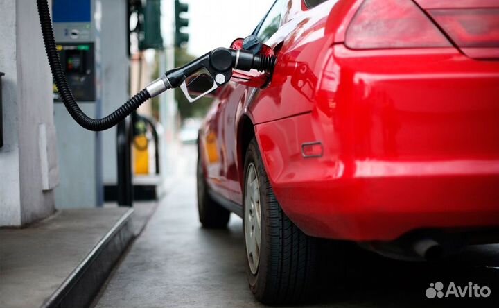 Заправщик на АЗС