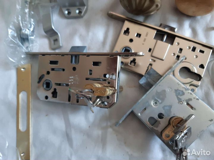 Замки врезные,ручки,личинки