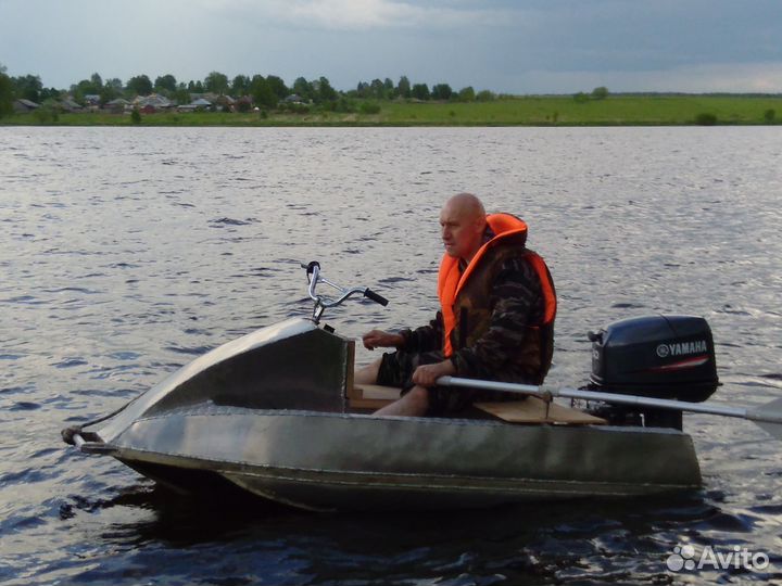 Лодка с веслами