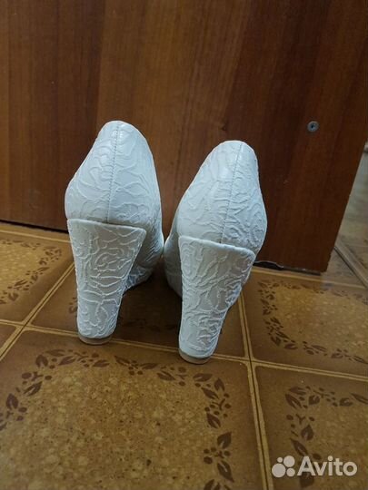 Туфли женские 36 размер белые