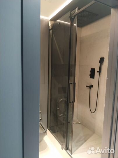 Стеклянная душевая перегородка