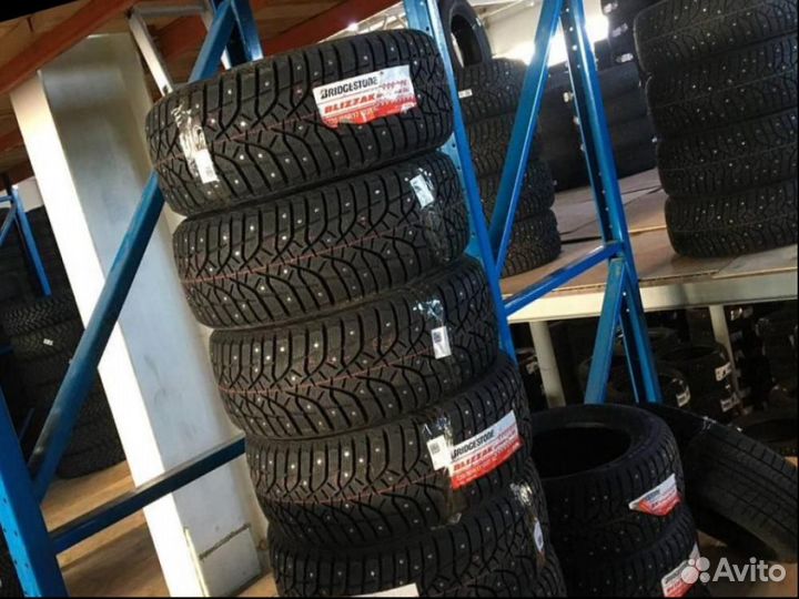 Bridgestone Blizzak Spike-02 SUV 235/55 R17 103T