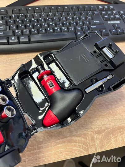 Набор инструментов с фонарем подарочный