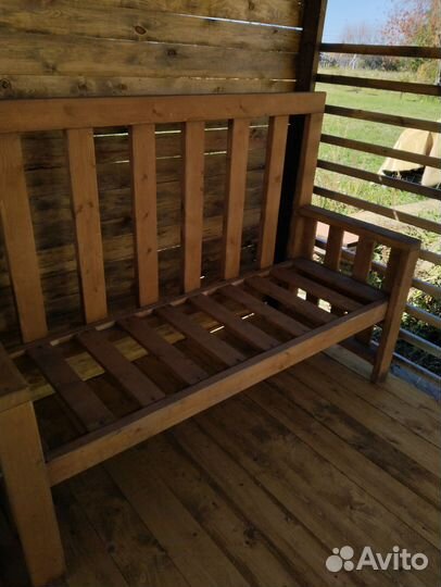 Скамья с пуфиками