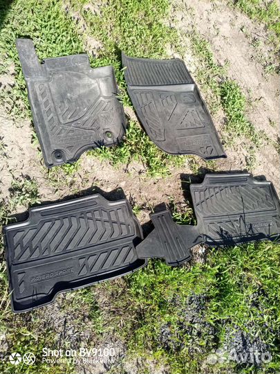 Автомобильные коврики резиновые