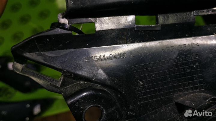 Пластик переднего обтекателя левый внутренний Suz