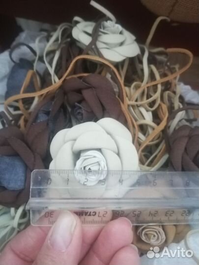 Цветы из искусственной кожи