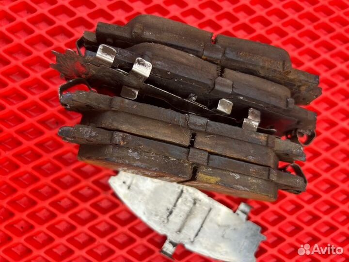 Тормозные колодки переднее Toyota Spade NSP141