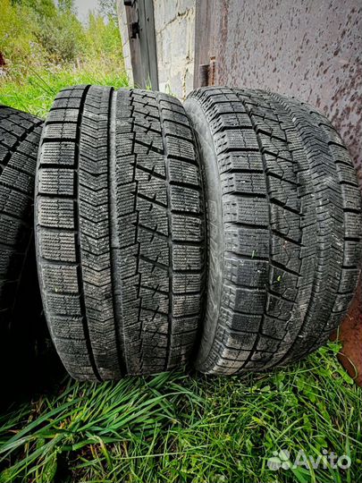 Bridgestone Blizzak VRX 215/50 R17