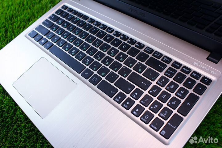 Ноутбук Asus 15,6/Intel/4Gb/SSD120Gb