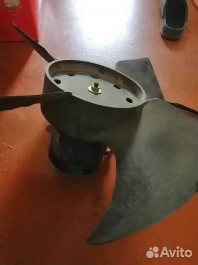 Двигатель вентилятора кондицеонера с лопостями