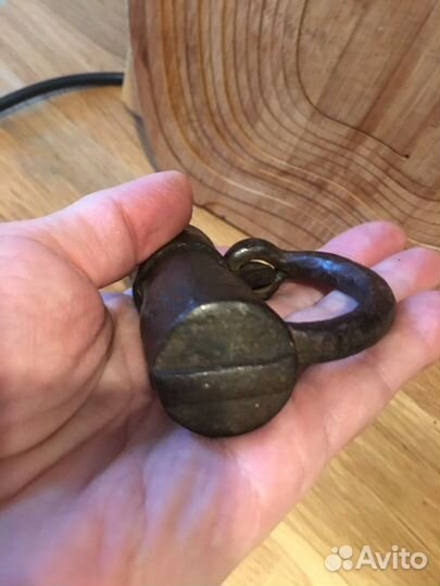 Навесной замок старинный