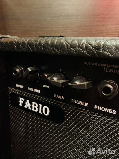 Электрогитара + комбик + аксессуар (комплект)