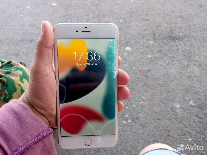 Телефон iPhone 6s