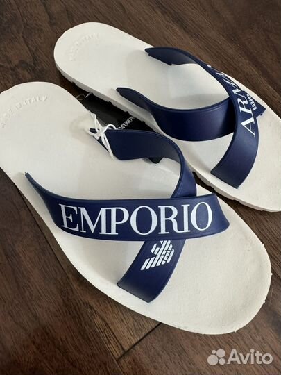 Шлёпанцы новые Armani