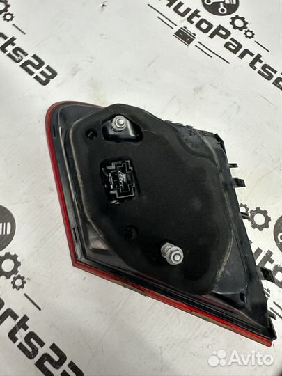 Задний фанарь в крышку багажника mercedes w207