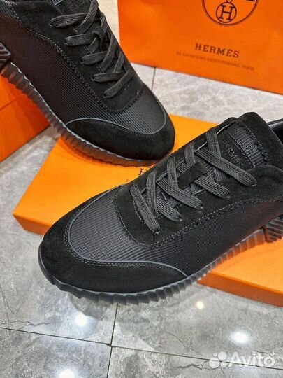 Новая коллекция кроссовок Hermes для активных людей