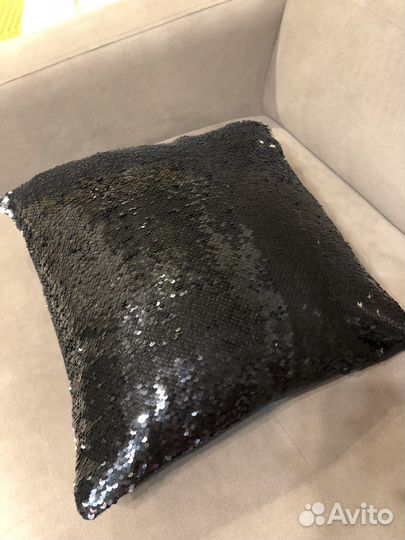 Подушка с пайетками