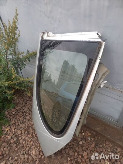 Стекло заднее mazda protege