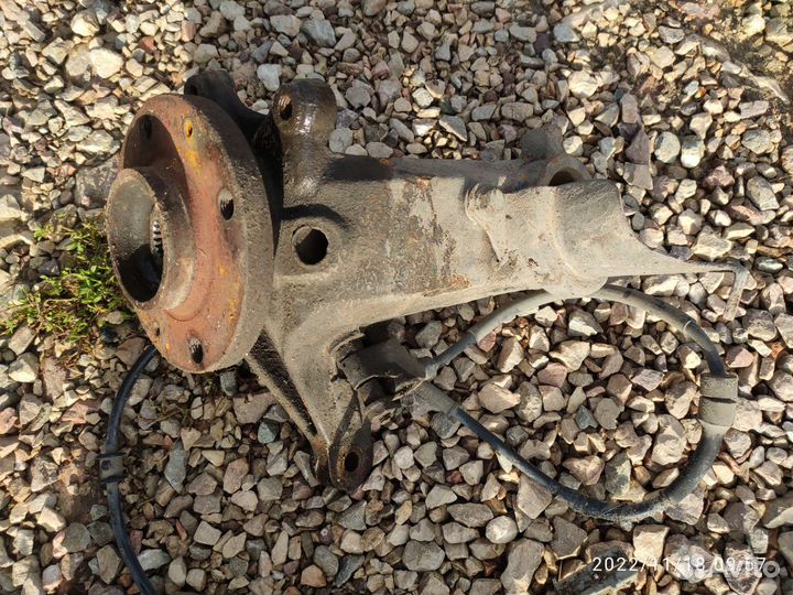 Поворотный кулак левый Пежо 206 с abs