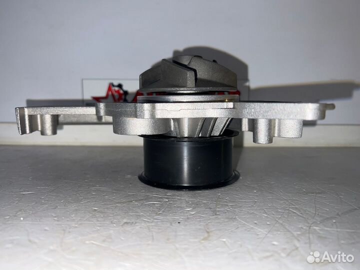 Насос системы охлаждения новый Audi A4/6/8 (3.0)