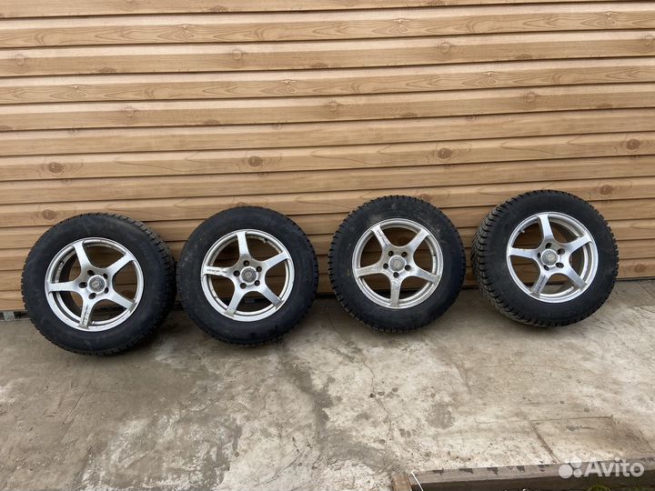 Pirelli Ice Zero 215/65 R16