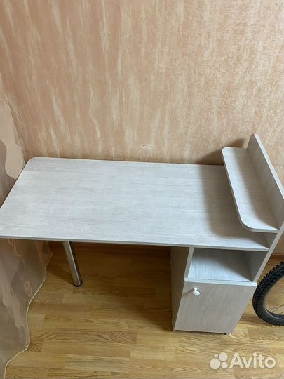 Маникюрный стол бу