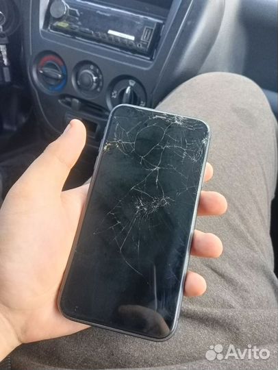 Телефон iPhone 11