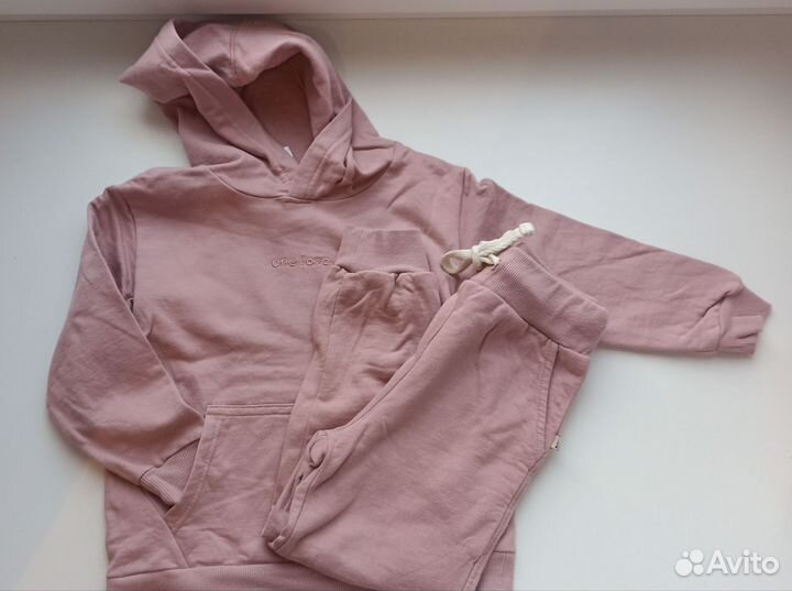 Одежда для девочки комплектом 104