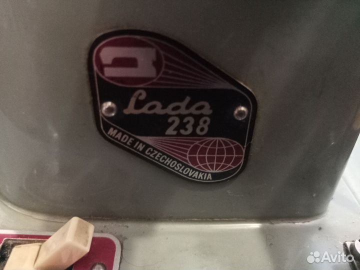 Швейная машина LADA 238