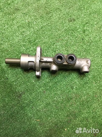 Цилиндр тормозной главный Skoda Fabia