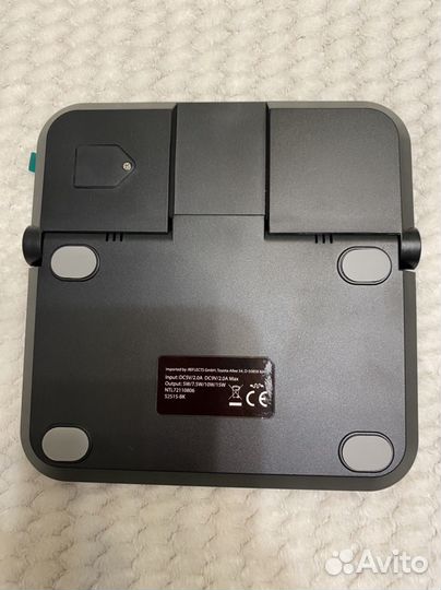 Беспроводная зарядка с часами